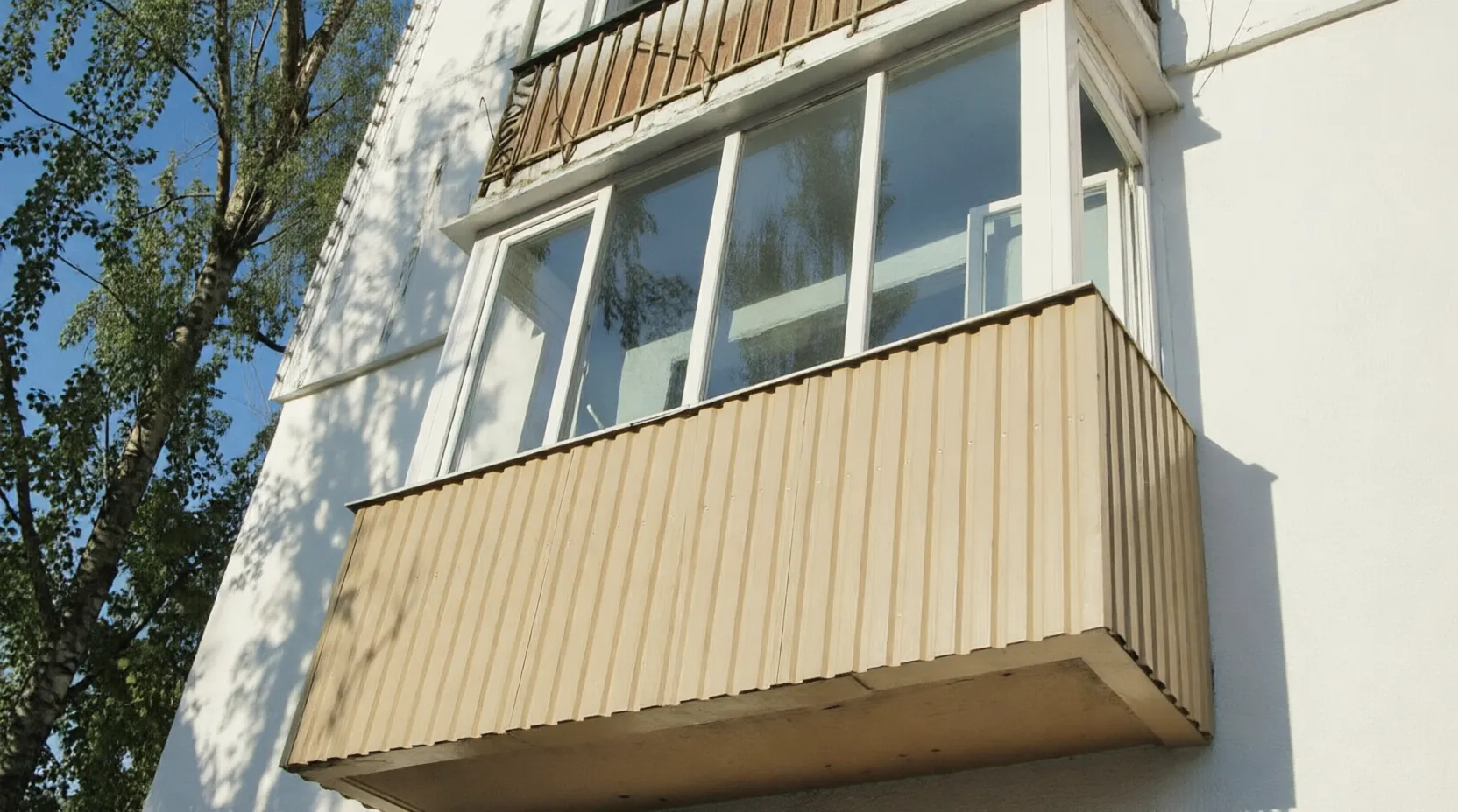 Отделка балкона профнастилом в Алматы — примеры наружной обшивки профлистом